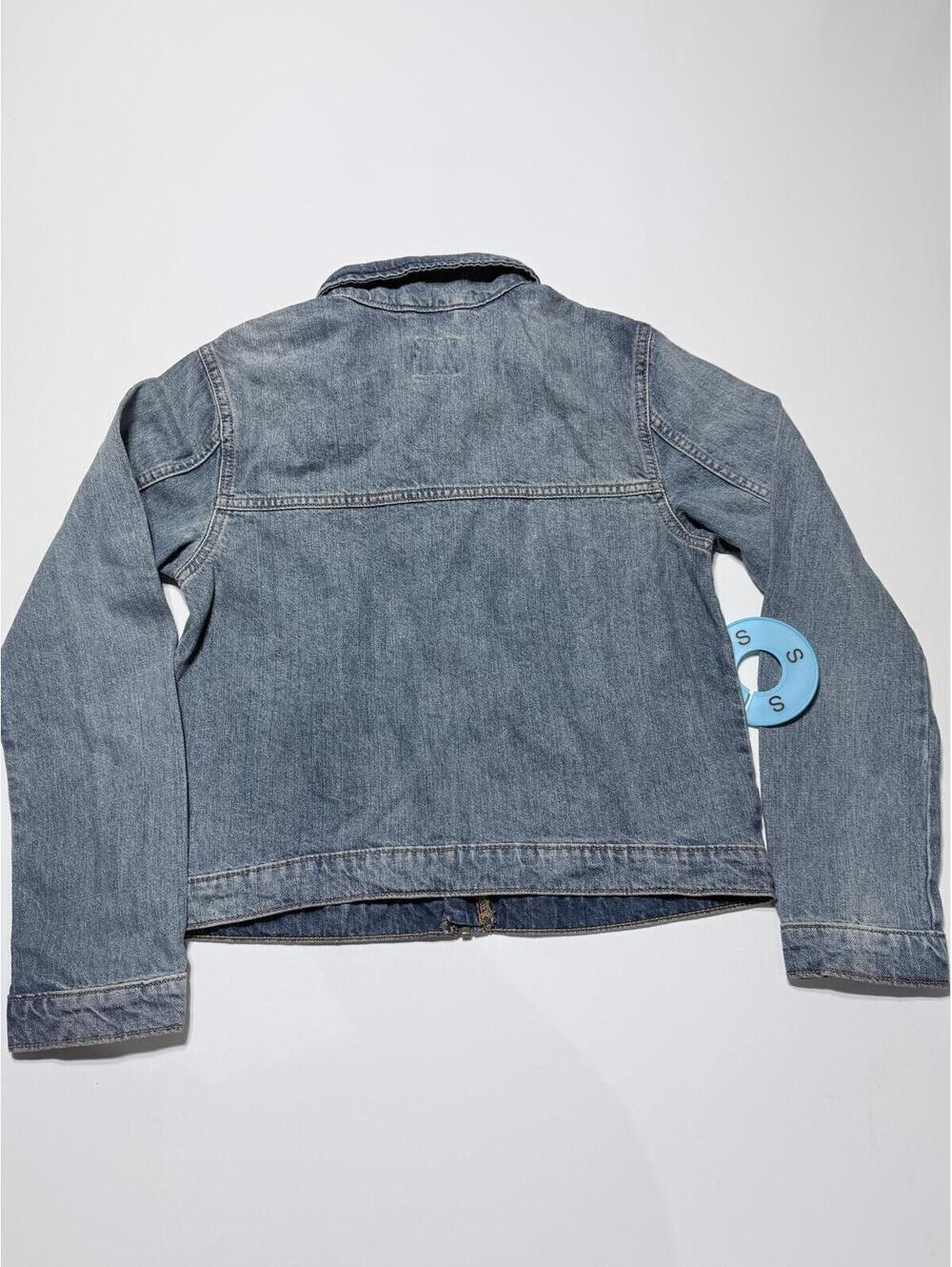 Classic Denim Jacket with Front Pockets and Zip Closure